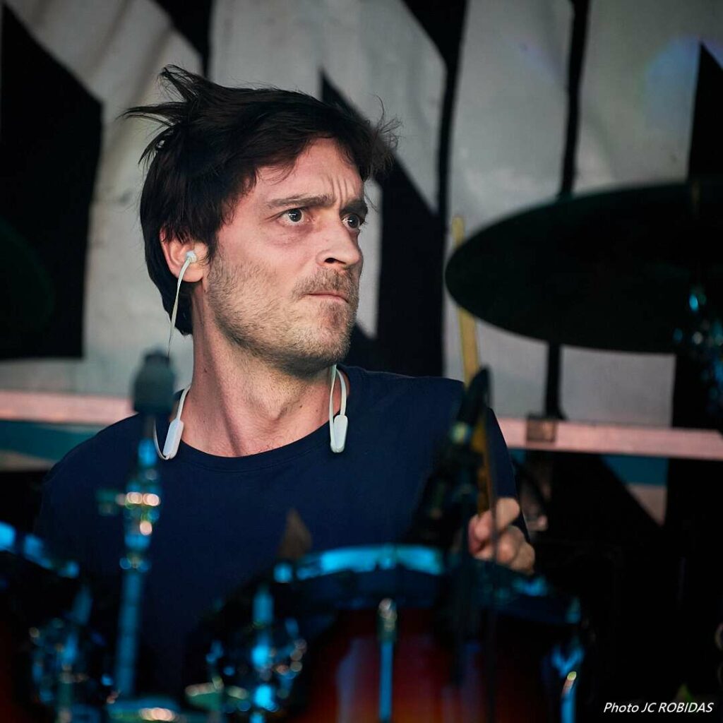 Le batteur du groupe de métal Wildfire.