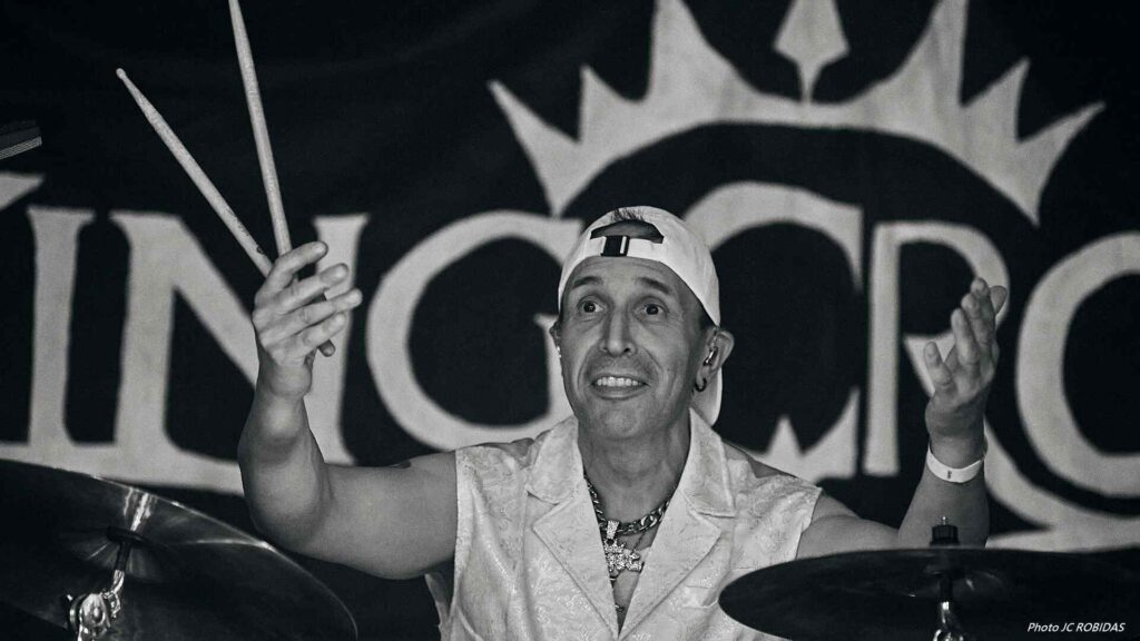 Le batteur du groupe de métal Kingcrown.