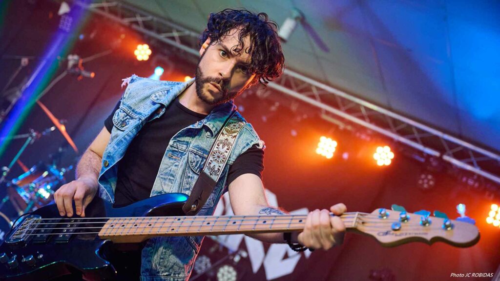 Le bassiste du groupe de métal Wildfire.