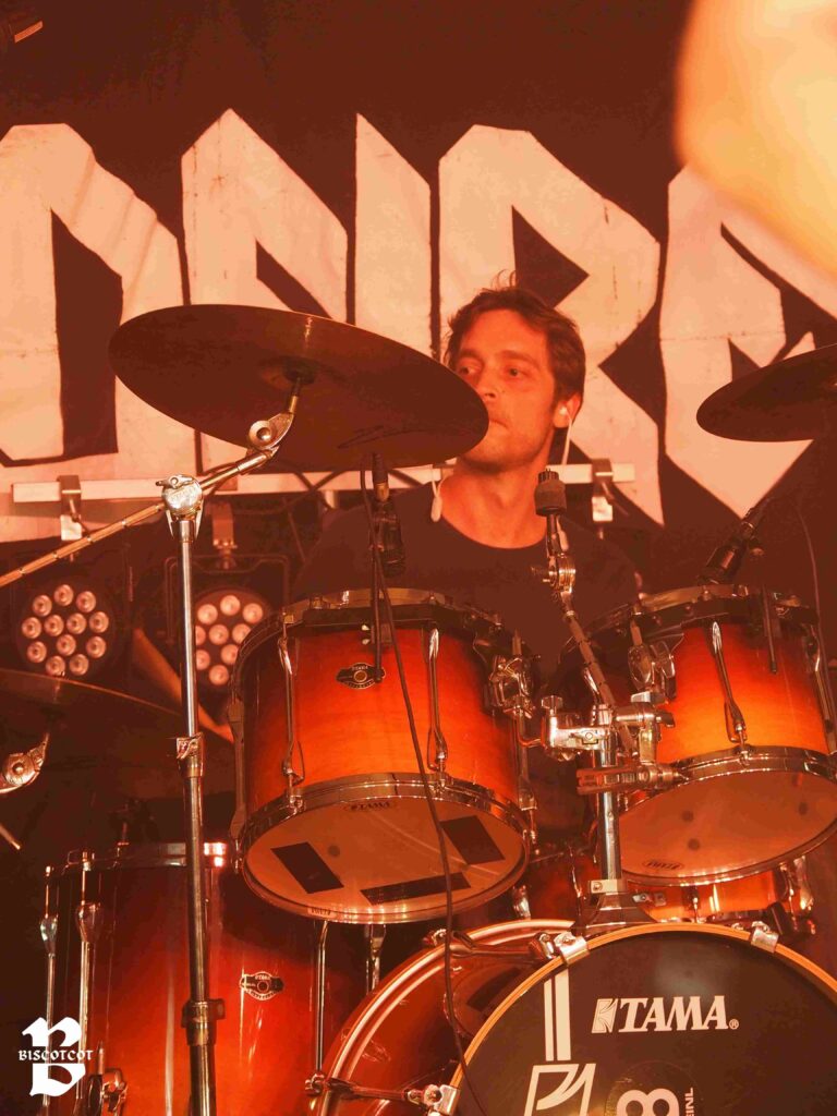 Le batteur du groupe de métal Wildfire.