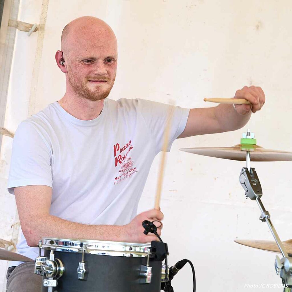 Le batteur du groupe de metal Torula Expansion.