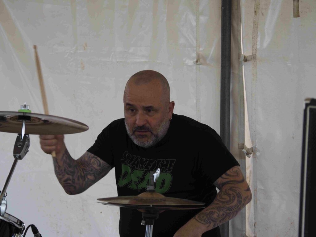 Le batteur du groupe de metal Shake the Dead.